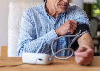Sei anziano? Queste le regole per la corretta gestione della pressione arteriosa